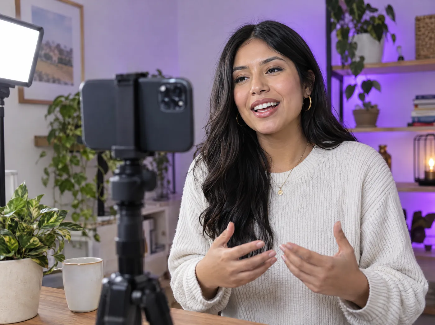 Emprendedora grabando un video para sus redes